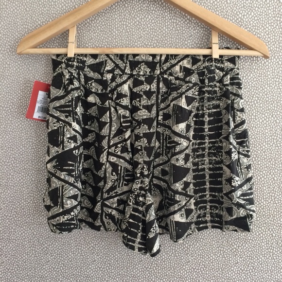 M Mossimo Elastic Waistband Bohemian Shorts NWT - Picture 5 of 7